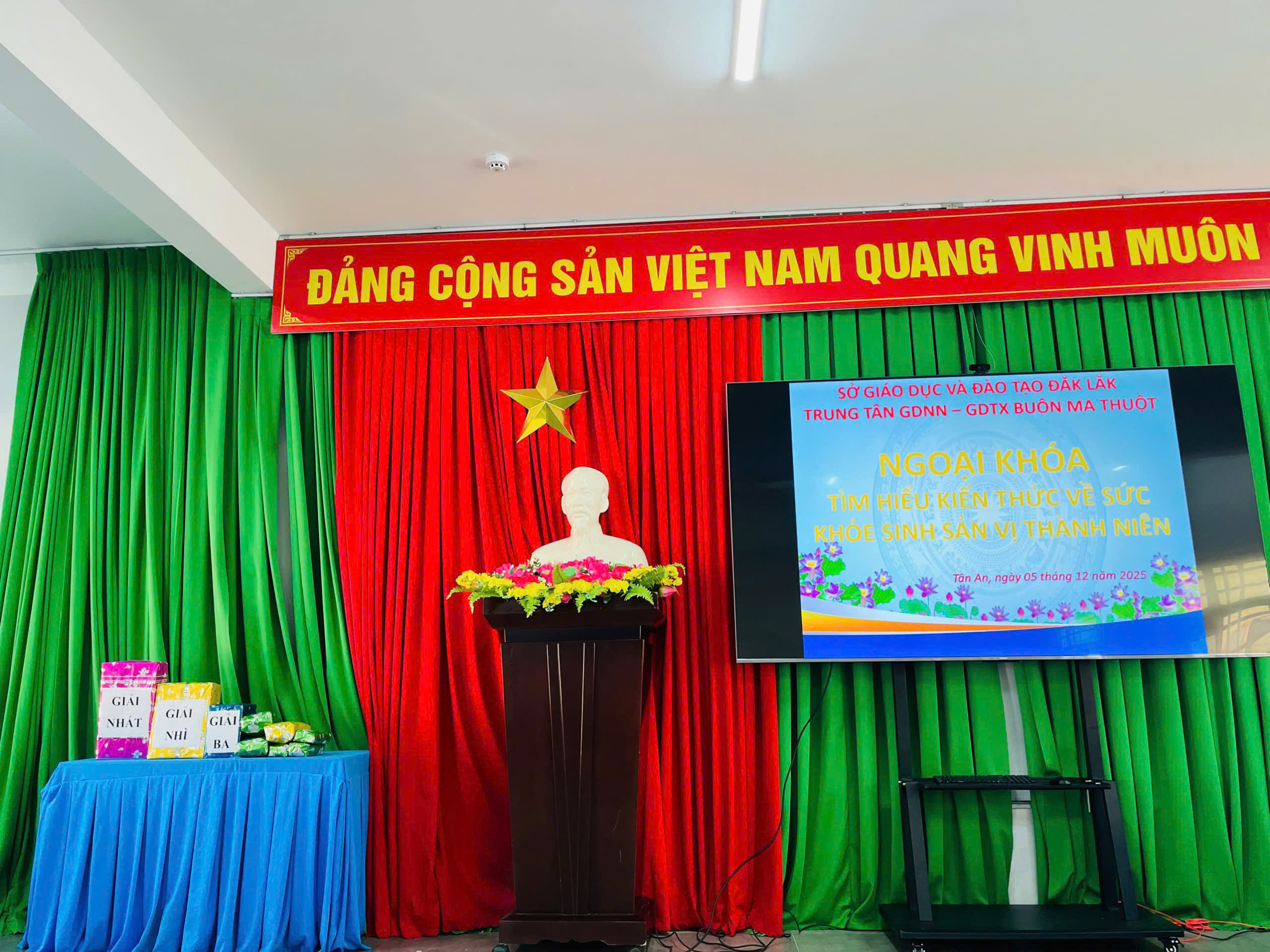 NGOẠI KHÓA TÌM HIỂU KIẾN THỨC VỀ SỨC KHỎE SINH SẢN VỊ THÀNH NIÊN