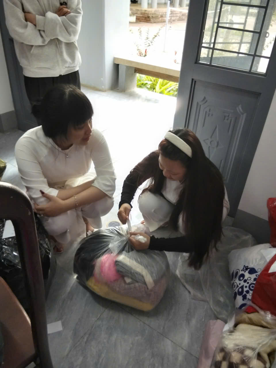 TRUNG TÂM GDNN – GDTX BUÔN MA THUỘT HƯỚNG VỀ ĐỒNG BÀO VÙNG LŨ